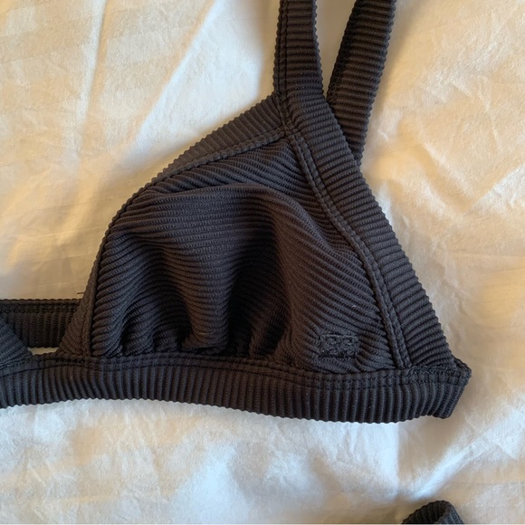 Billabong matching black bikini set - Picture 3 of 5